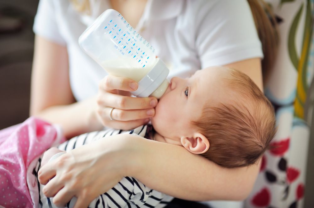 Mom Bottle-Feeding Baby Formula