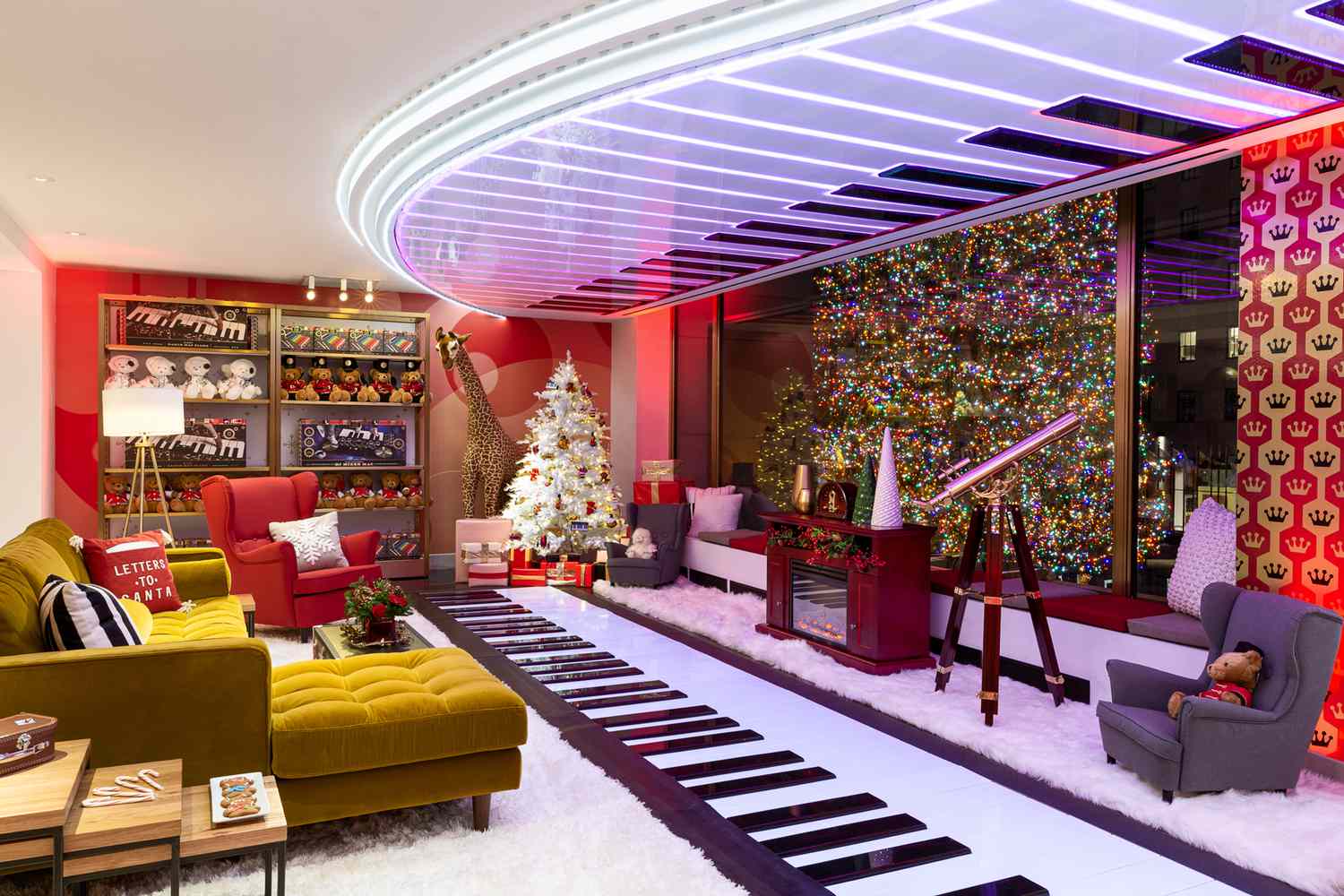 inside of fao schwarz, giant floor piano and christmas tree