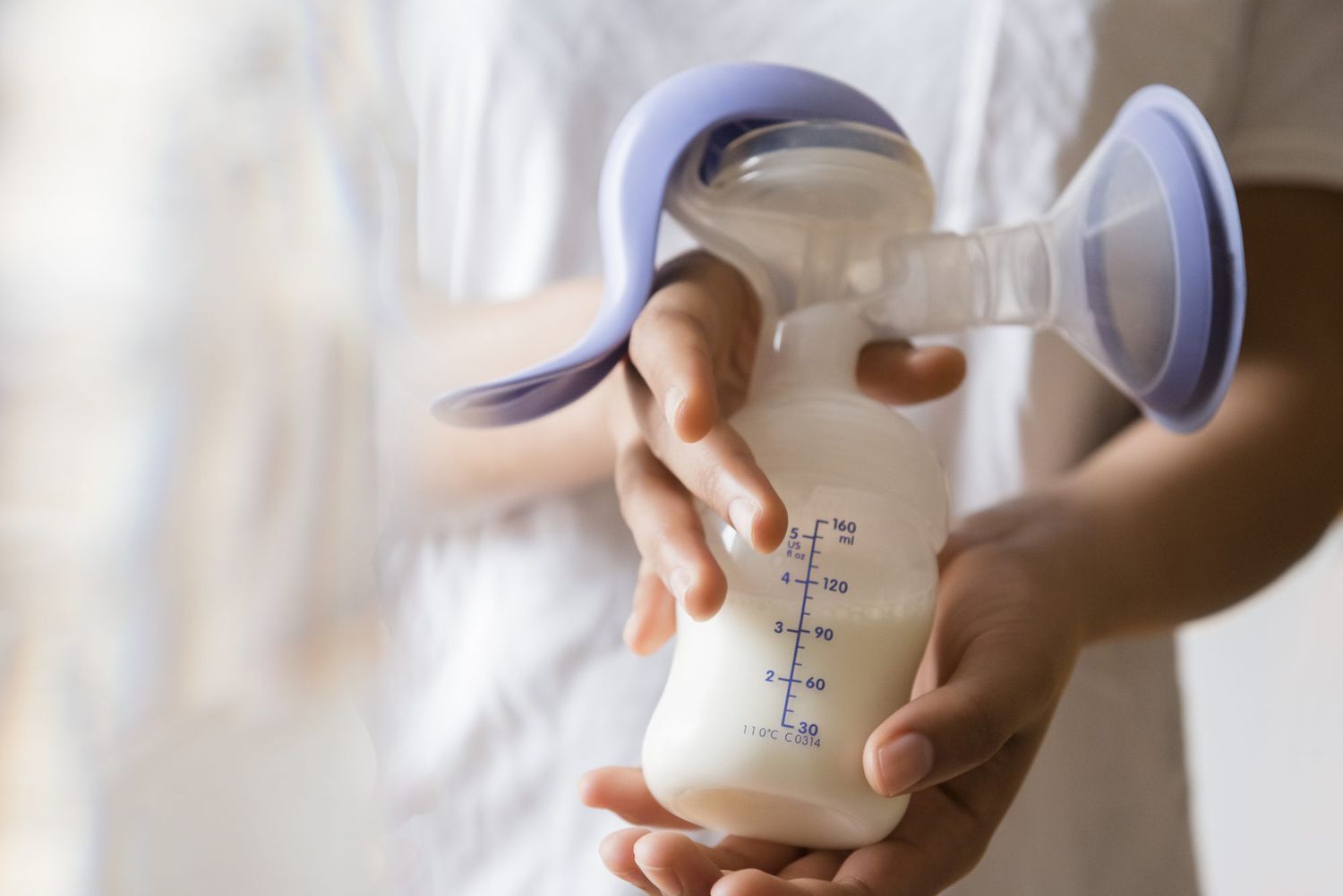 An image of a breast milk pump.