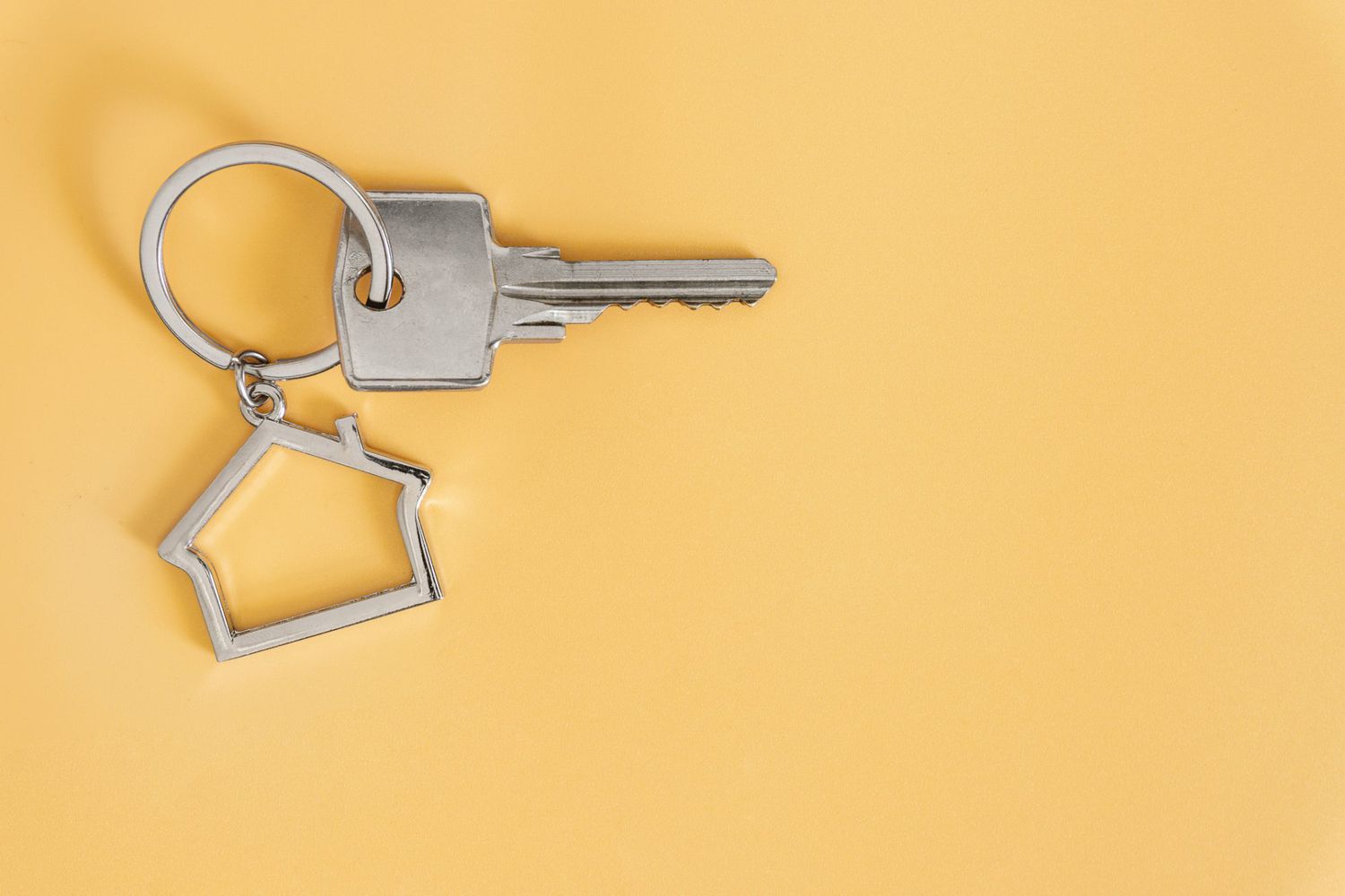 An image of house keys.