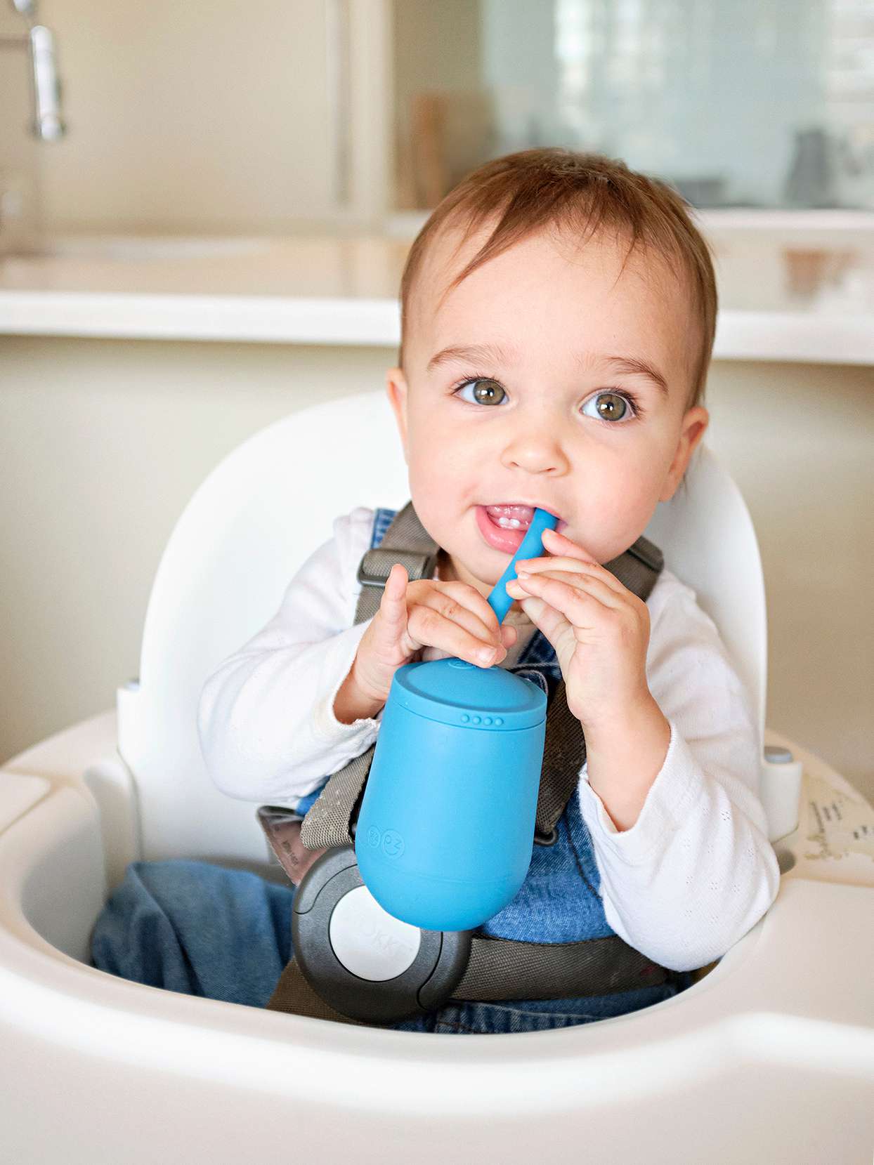 baby high chair EZPZ Mini Cup + Straw Training System