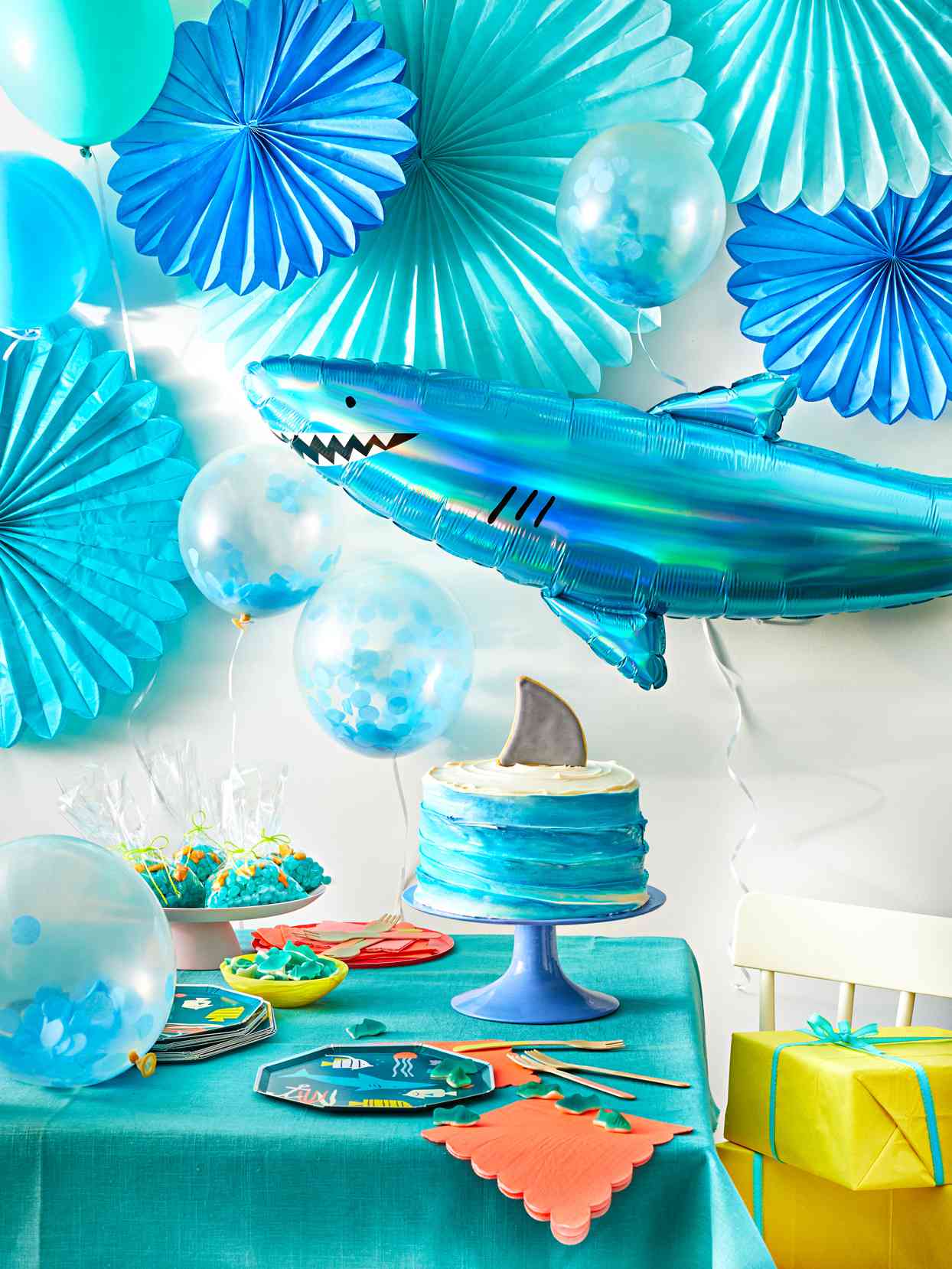 shark party decor cake and balloons