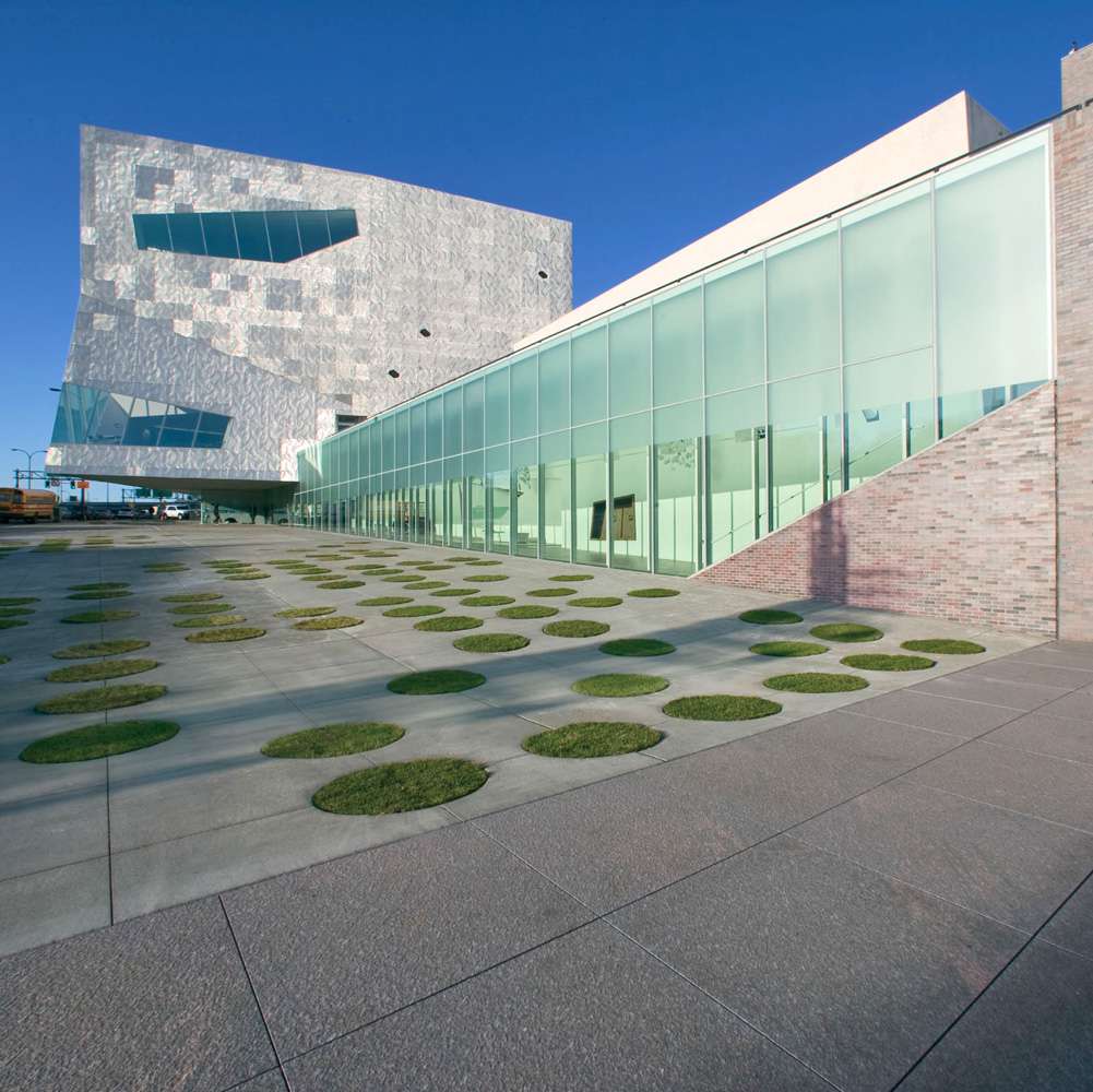 Minneapolis: Walker Art Center and Minneapolis Sculpture Garden