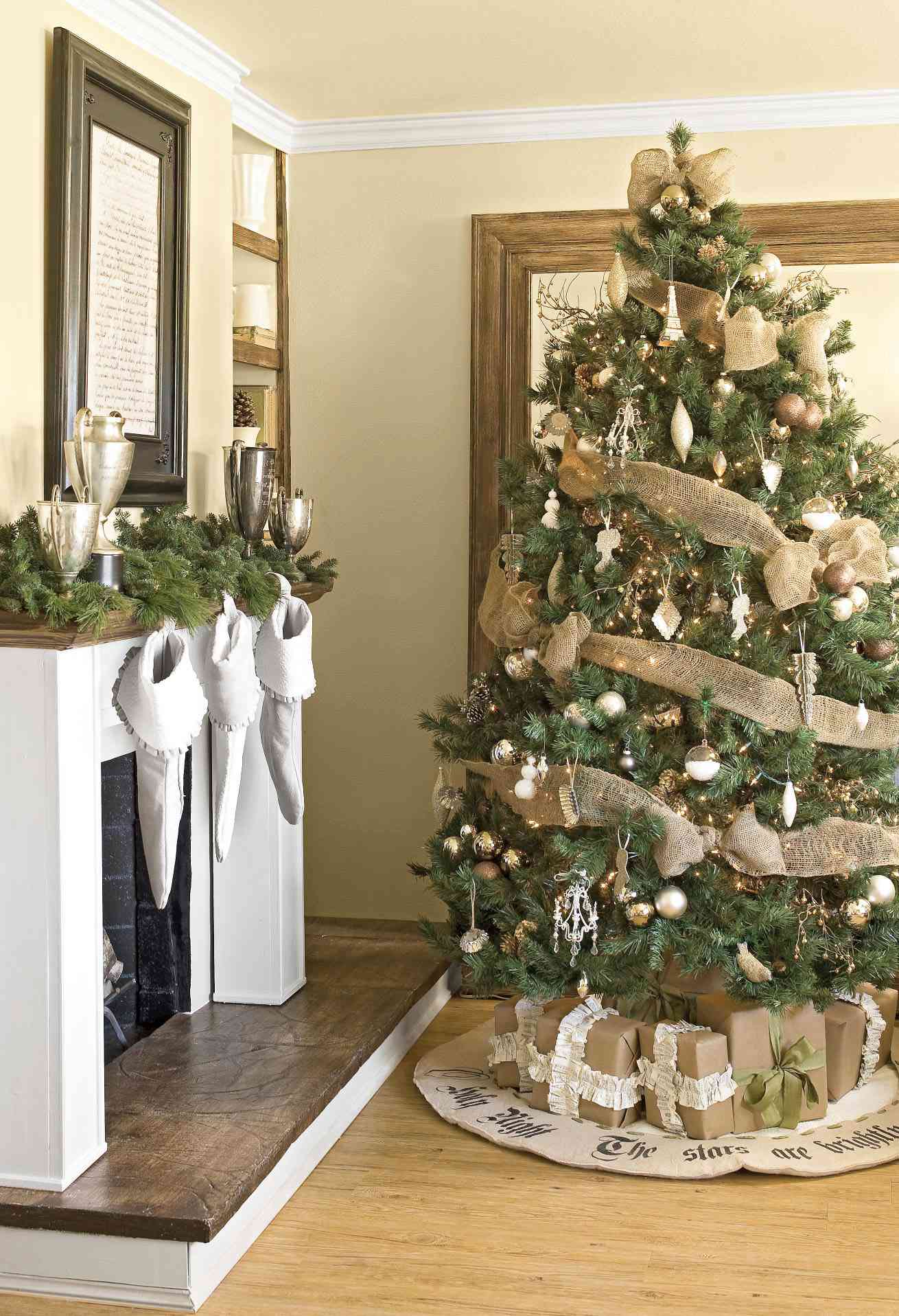 How To Wrap Christmas Tree Christmas Tree Decorating Ideas | Midwest Living