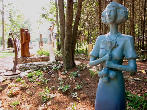 Edgewood Orchard Gallery and Sculpture Garden