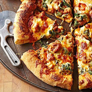 Sausage and Spinach Skillet Pizza 