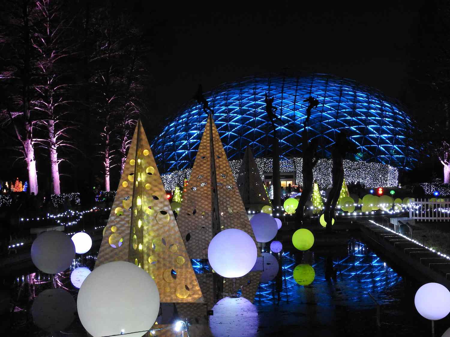 30 Great Places to See Holiday Lights | Midwest Living