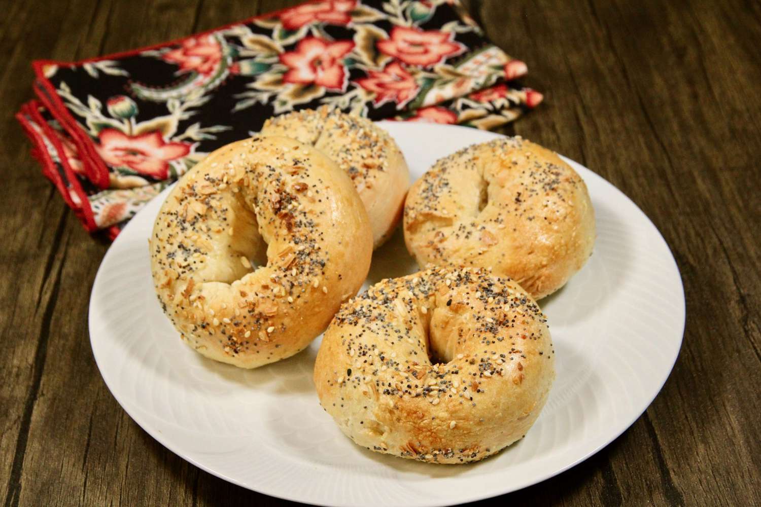 <p>Get your air fryer preheated for this super simple bagel recipe. These bagels can be made plain, or you can dress them up with everything bagel seasoning, poppy seeds, onion flakes, or cinnamon sugar.</p>
                          