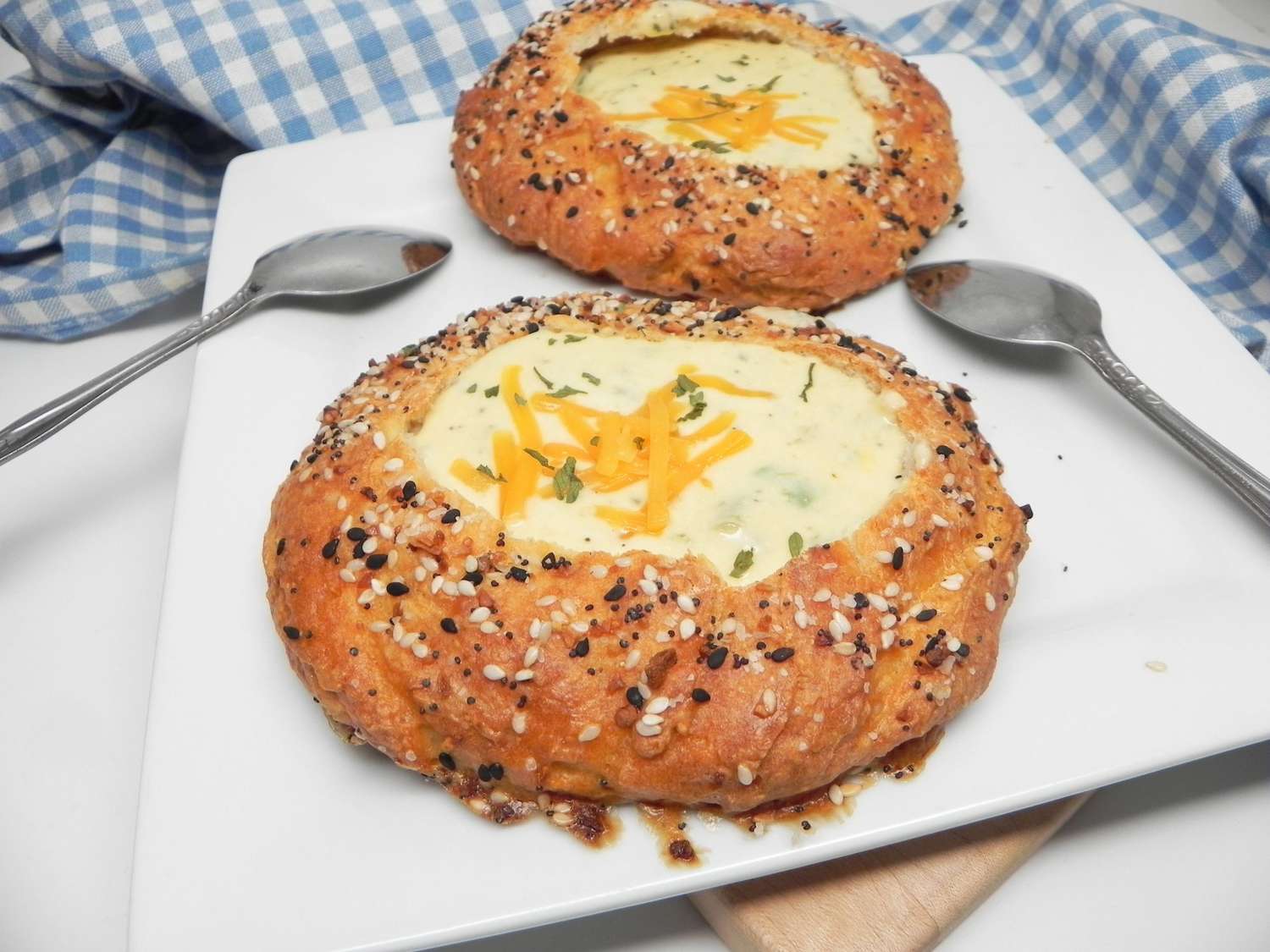 <p>Bread bowls are the perfect edible vessel for your soup. Not only do they make a great bowl — and one you don't have to clean at that — but they're also delicious. If you want, you can top the bread bowl with a sprinkle of everything bagel seasoning for extra flavor.</p>
                          