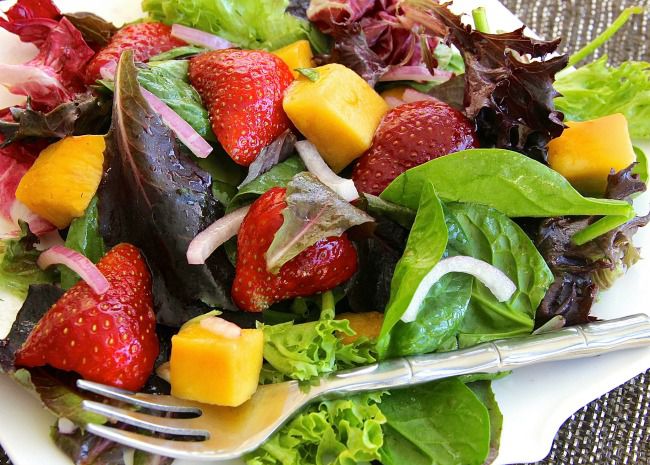 Strawberry Mango Mesclun Salad