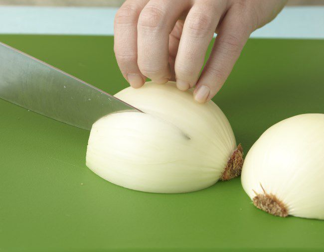 101913168_Slicing-through-Onion-before-chop_Photo-by-Meredith.jpg