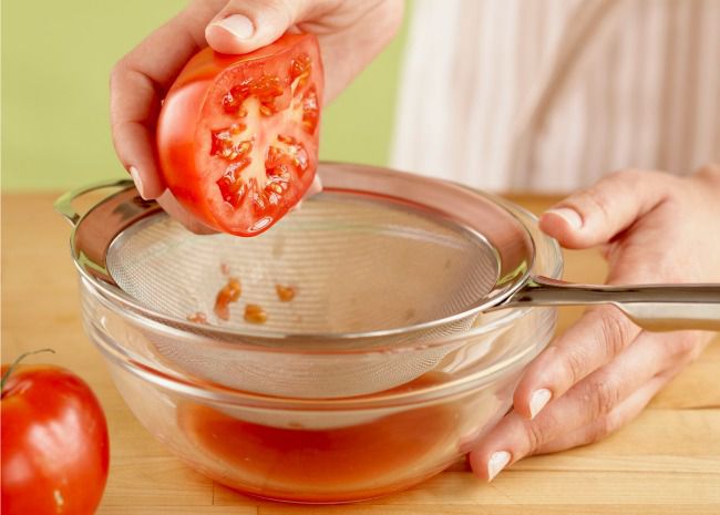 100408080_Seeding-a-tomato-by-squeezing-into-strainer_Photo-by-Meredith.jpg