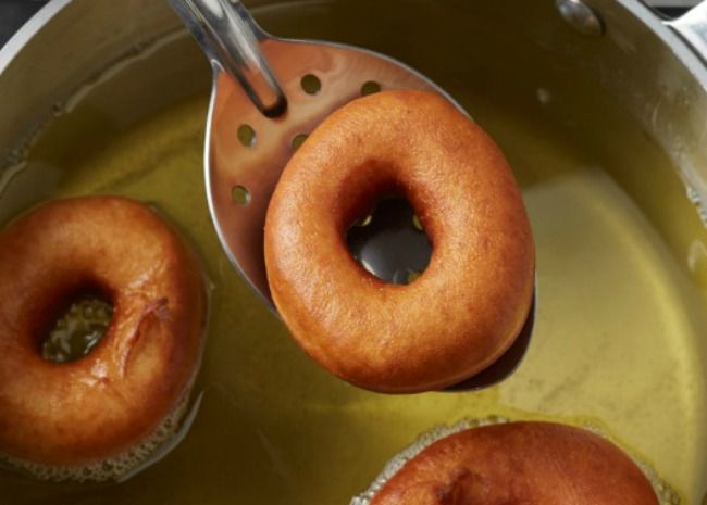 Removing doughnuts from hot oil