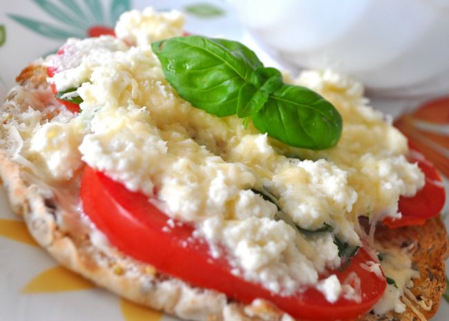 Ricotta and Tomato Sandwich