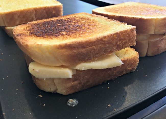 650 x 465 Texas Toast grilled cheese photo by Leslie Kelly