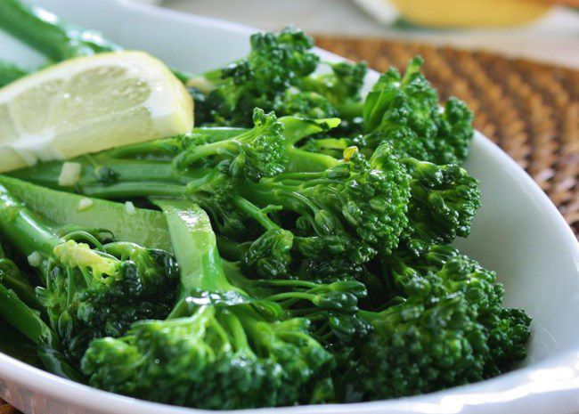 simple broccolini