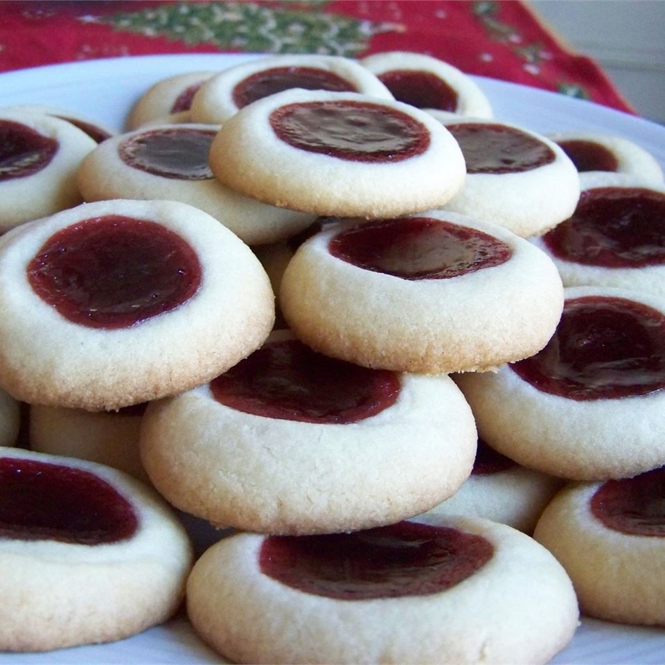 swedish rosenmunnar cookies filled with jam