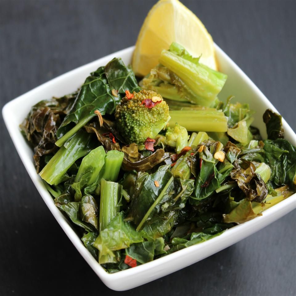 <p>There's just something not-right about a pile of steamed veggies next to a plate of rich pasta &mdash; but this broccoli rabe, made with garlic and a pinch of red pepper, hits all the right notes.</p>
                            