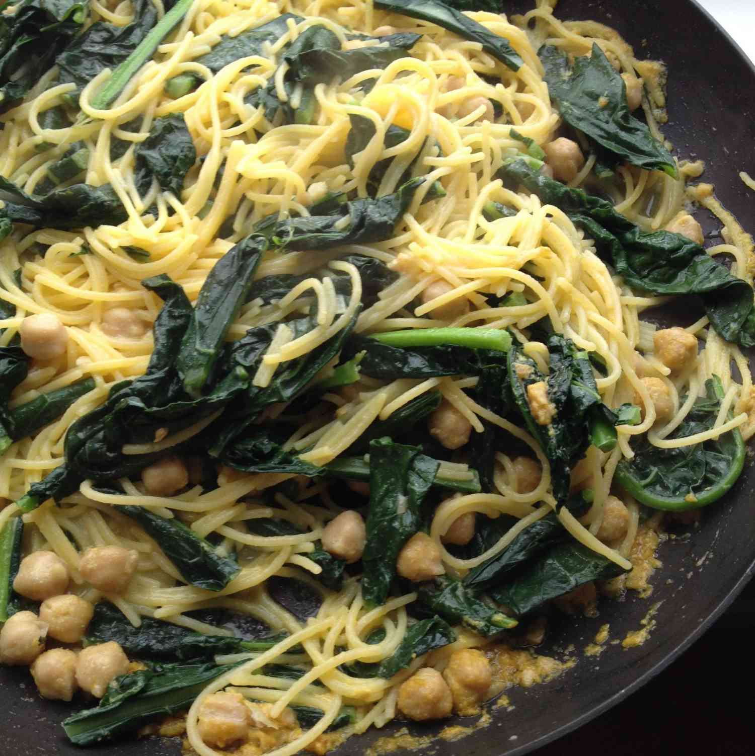 Easy Vegan Pasta with Kale and Chickpeas