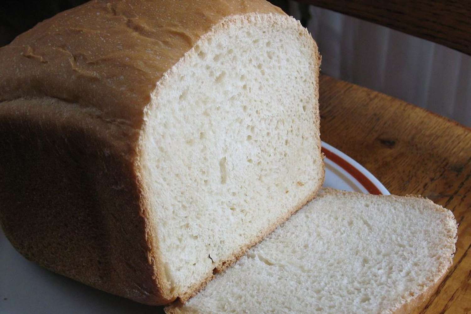 closeup of a loaf with the heel end sliced off