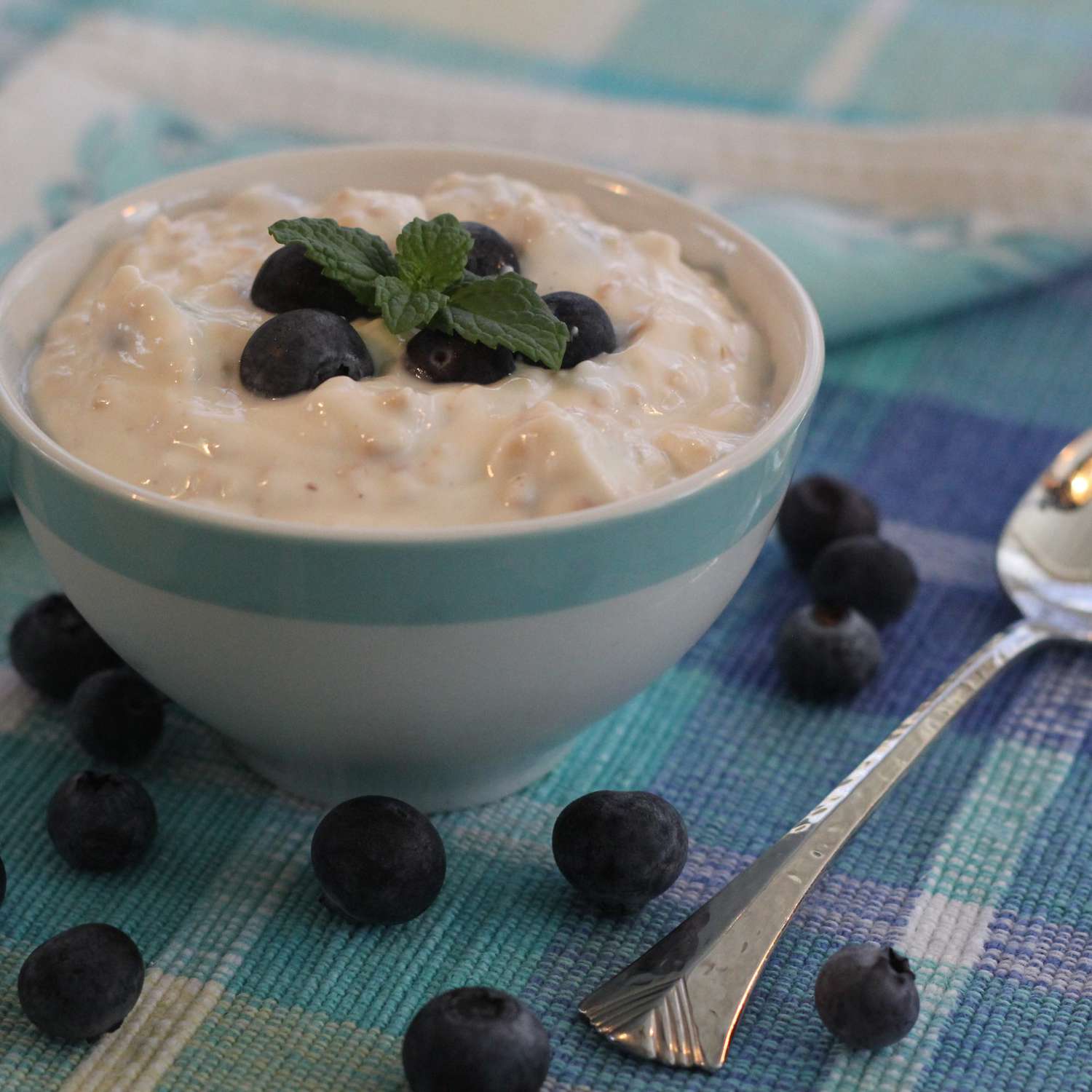 Overnight Steel-Cut Oats with Yogurt and Blueberries