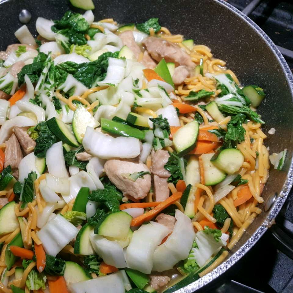 Chow Mein with Chicken and Vegetables