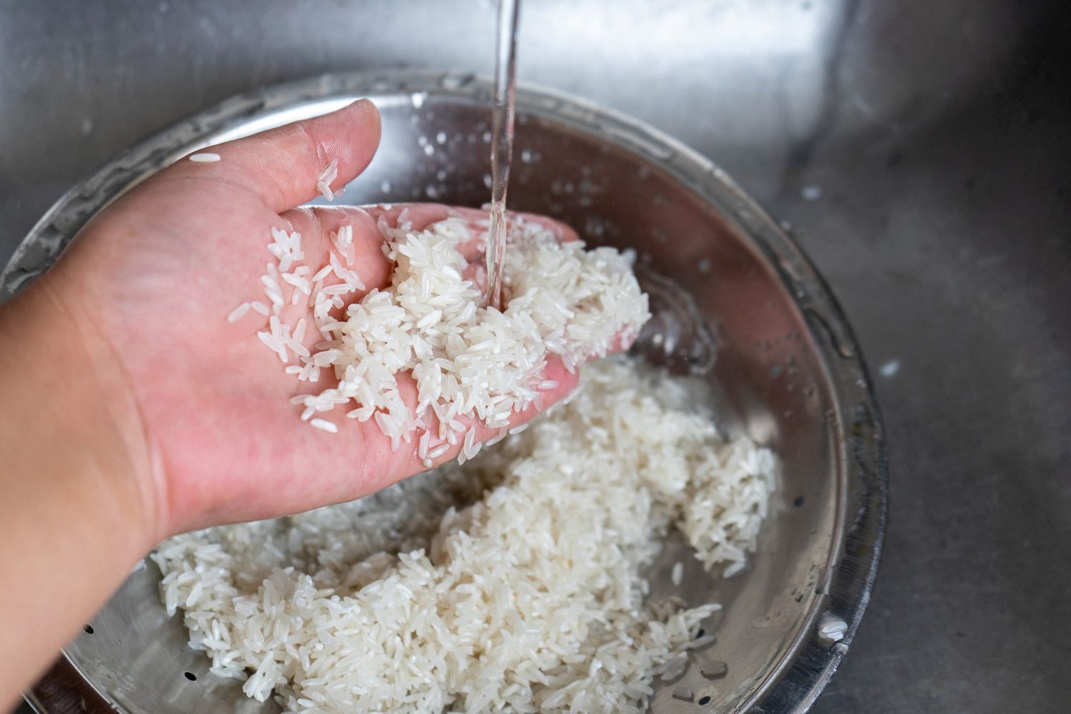 Washing white rice
