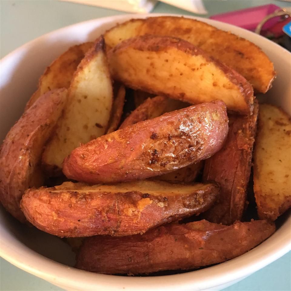 Seasoned Baked Potato Wedges in a bowl