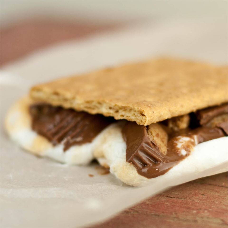 peanut butter cup smores
