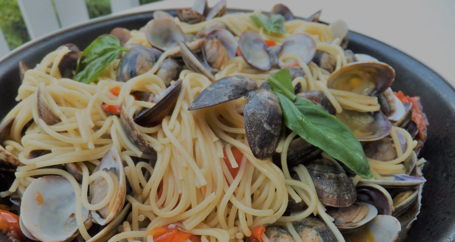 Spaghetti with Clams and Cherry Tomatoes