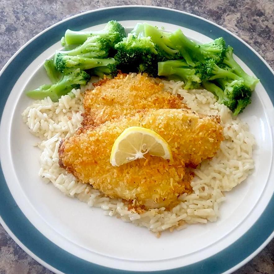 panko flounder with rice and broccoli