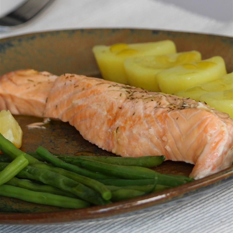 salmon fillet with green beans