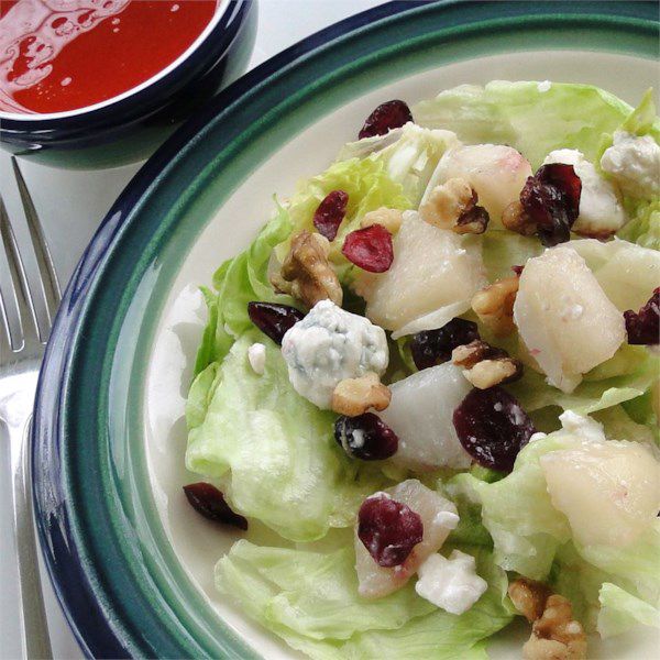 Tangy Pear and Blue Cheese Salad
