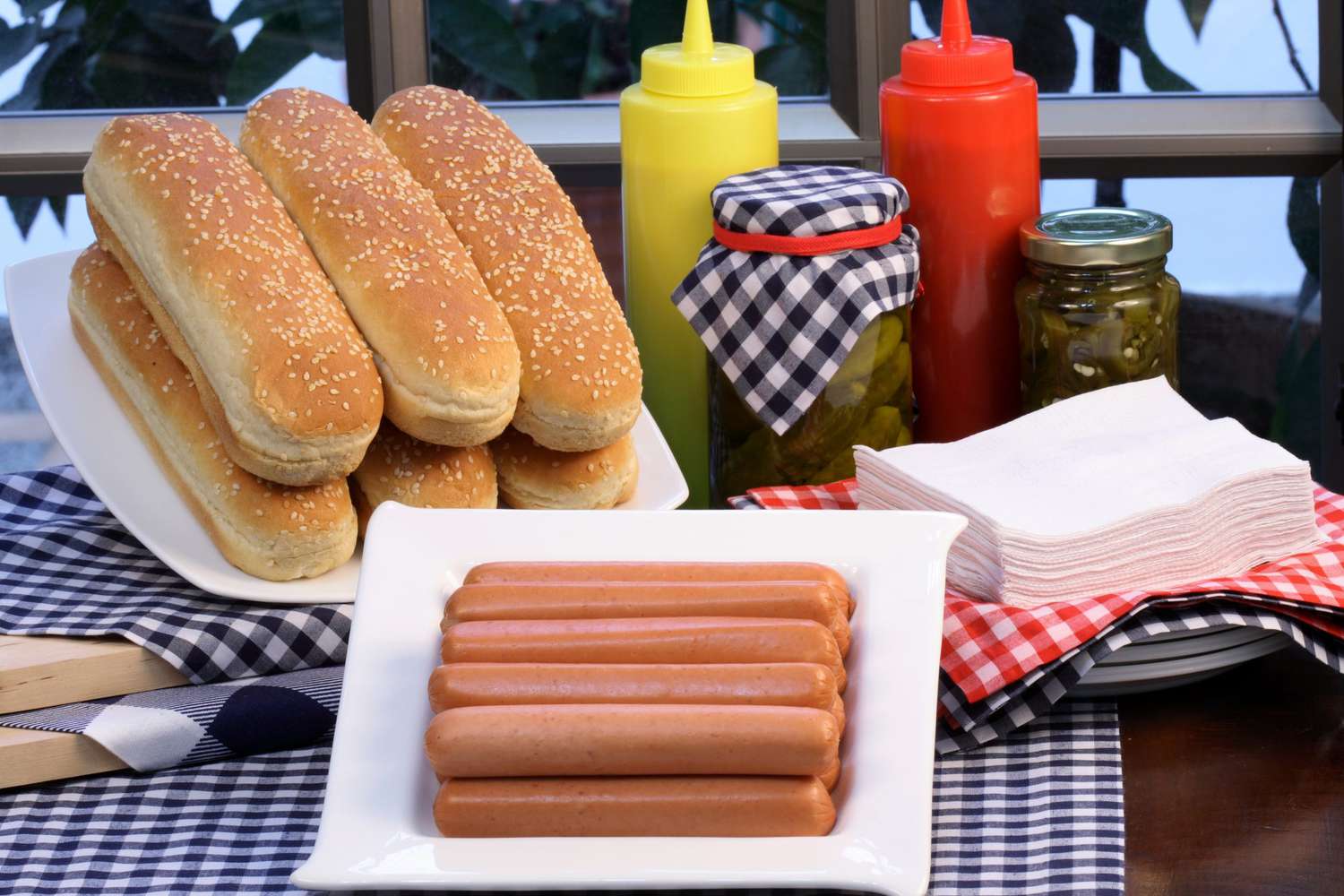 hot dogs and buns on a table