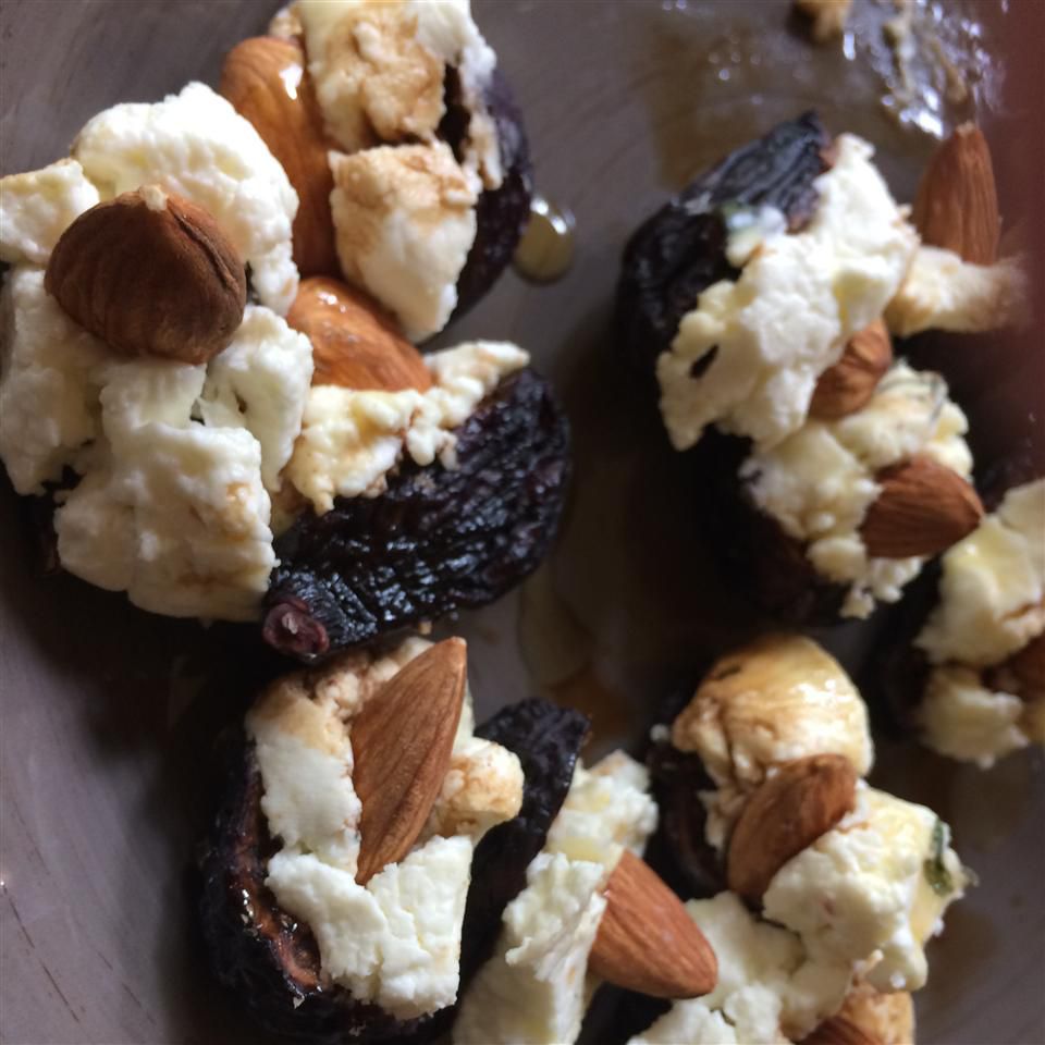 Elegant Fig Appetizers with Goat Cheese and Almonds