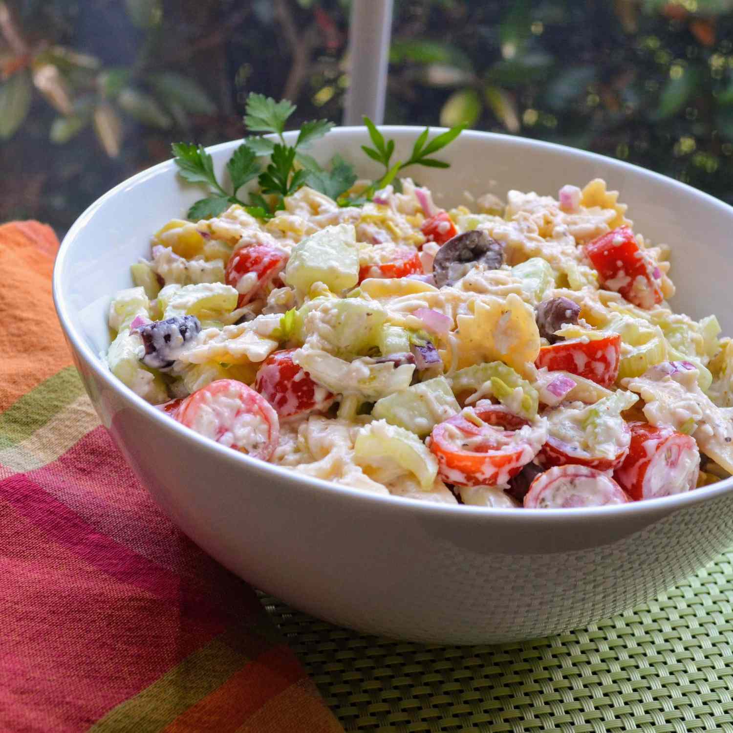 <p>Chopped Kalamata olives, celery, and sweet banana peppers give this tangy salad a lovely crunch that will keep you coming back for more. Create this satisfyingly cheesy pasta dish in under an hour. </p>
                          