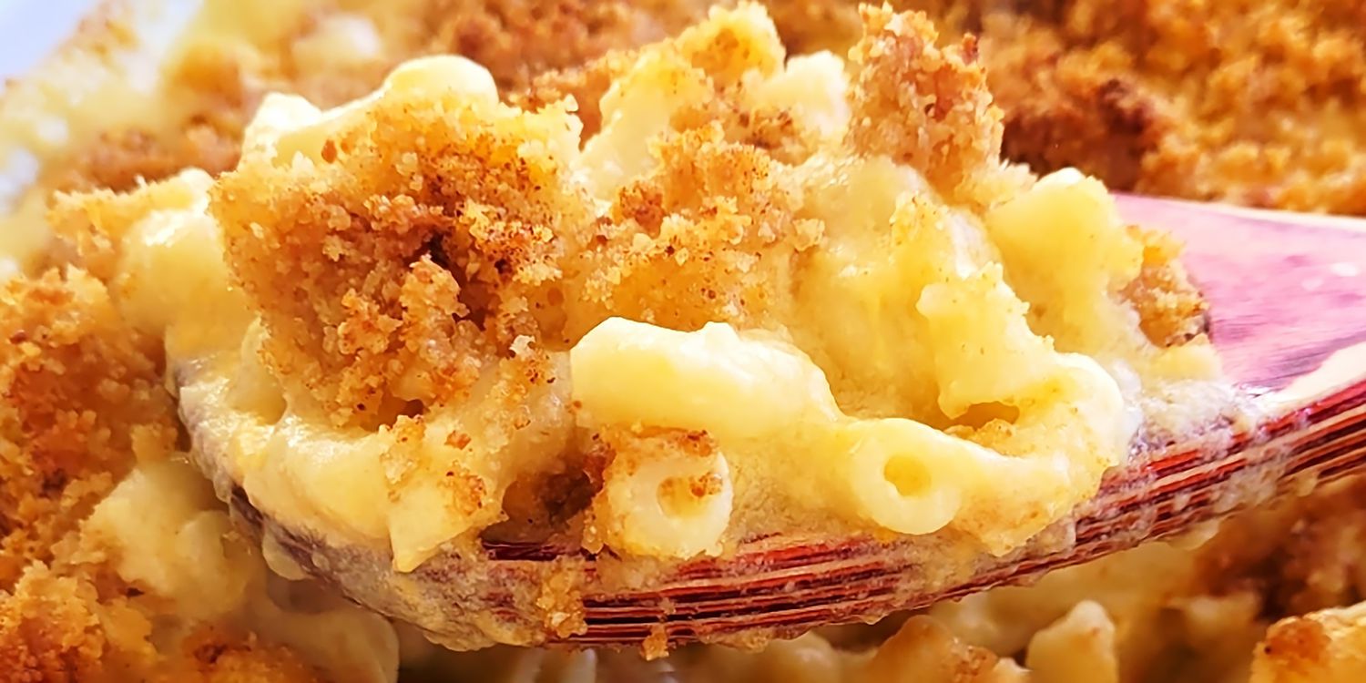 close up view of a spoonful of homemade mac and cheese
