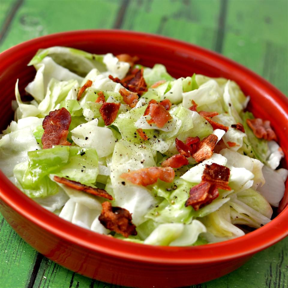 cabbage with bacon and cream in red bowl