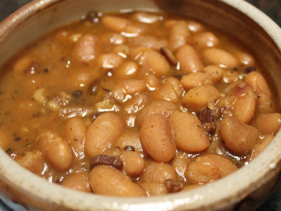 close up view of Yankee Beans in a beige bowl