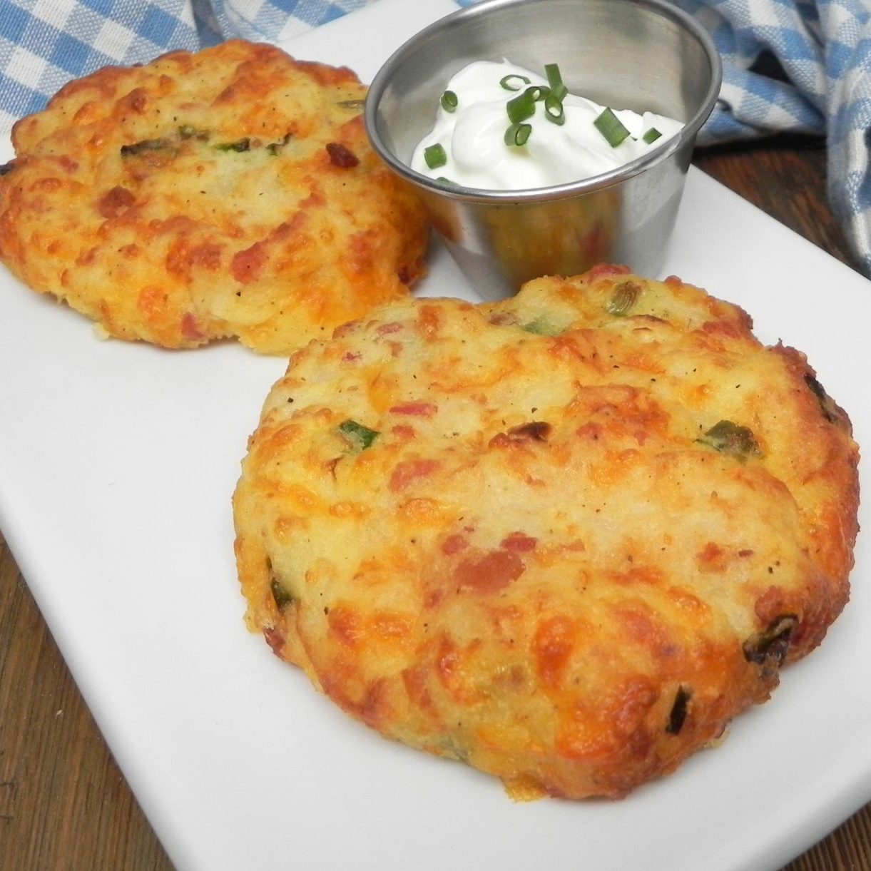 mashed potato cakes with sour cream