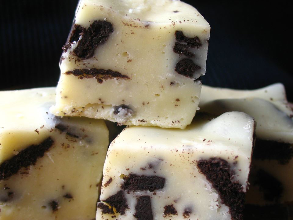 close up view of a pile of Cookies 'n' Creme Fudge