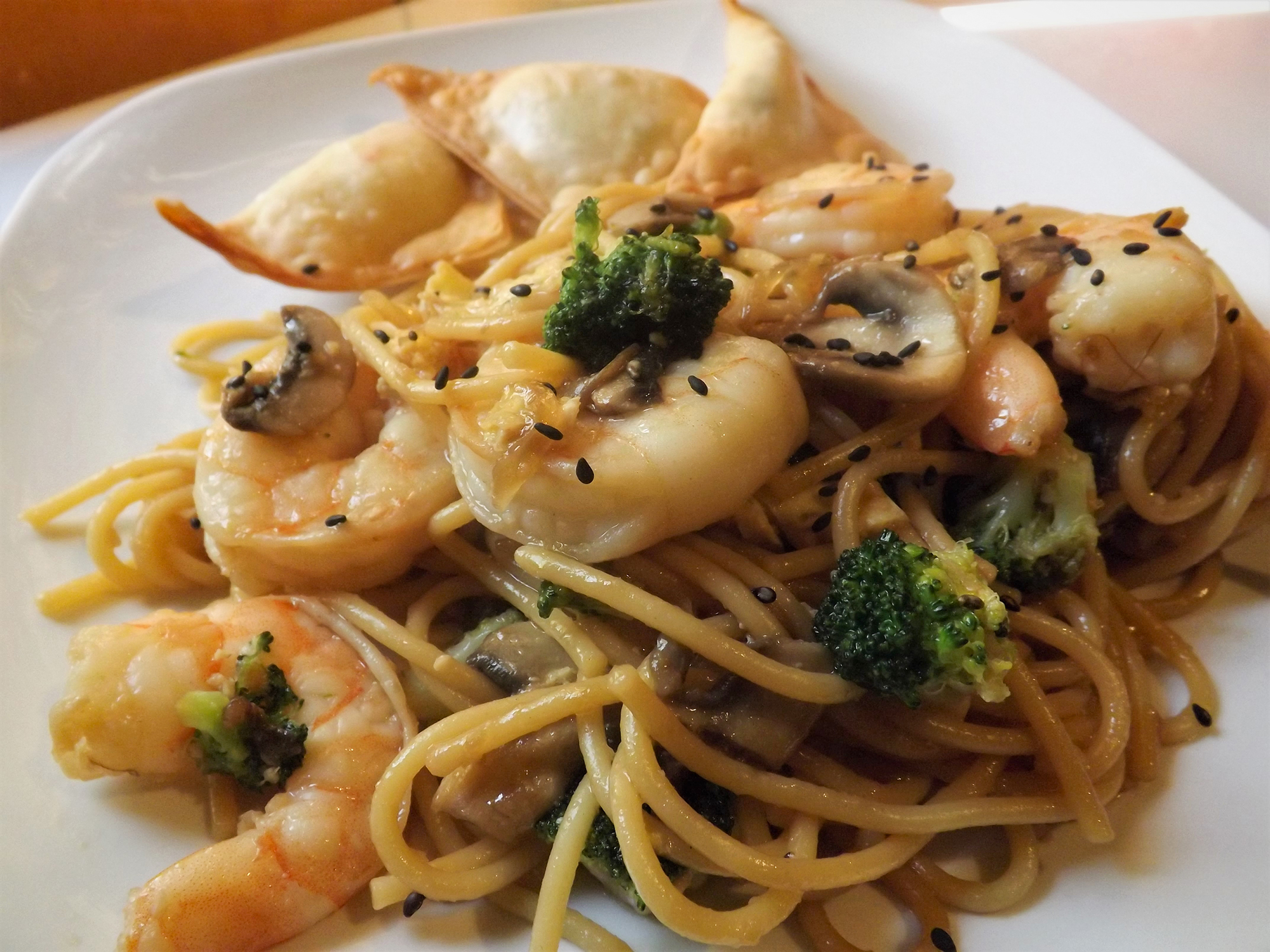 close up Shrimp Lo Mein with Broccoli and mushrooms on a plate