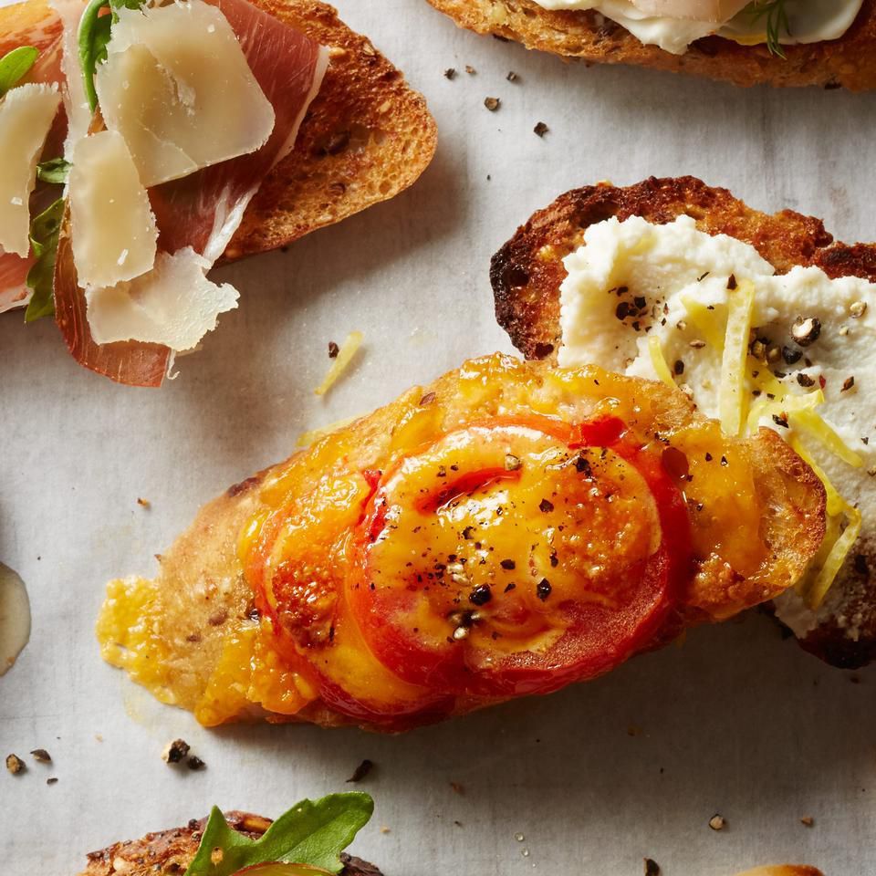 Tomato-Cheddar Cheese Toast