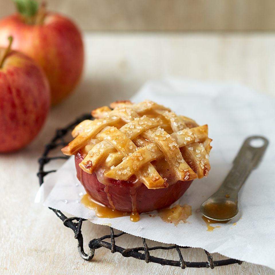 These Mini Apple Pies Baked in an Apple Make Us Want All Fall All the Time