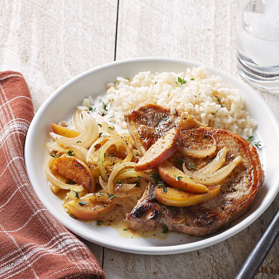 Seared Pork Chops with Apples and Onion 