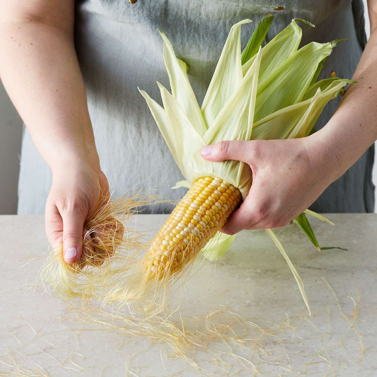 Shucking-Corn-Removing-Silk