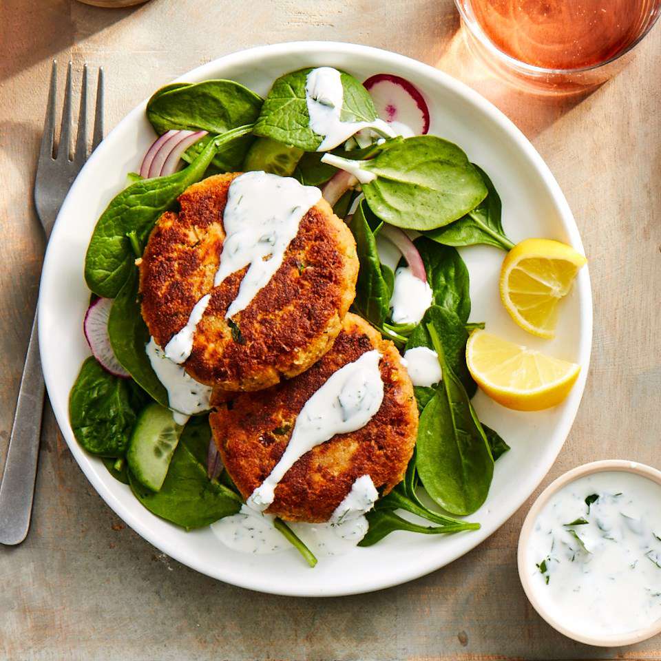 easy salmon cakes with dressing