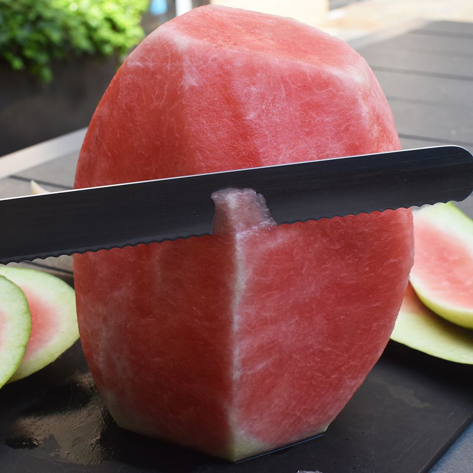 Trim the watermelon flesh.