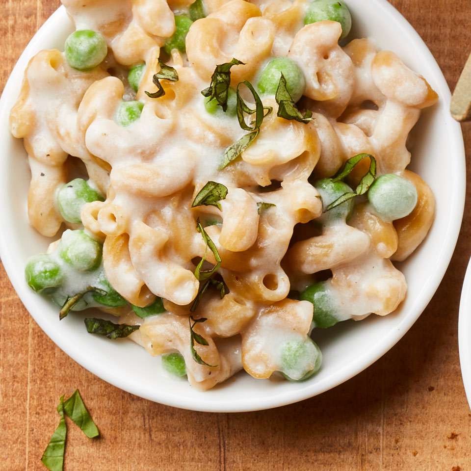 Quick Stovetop Mac &amp; Cheese with Peas