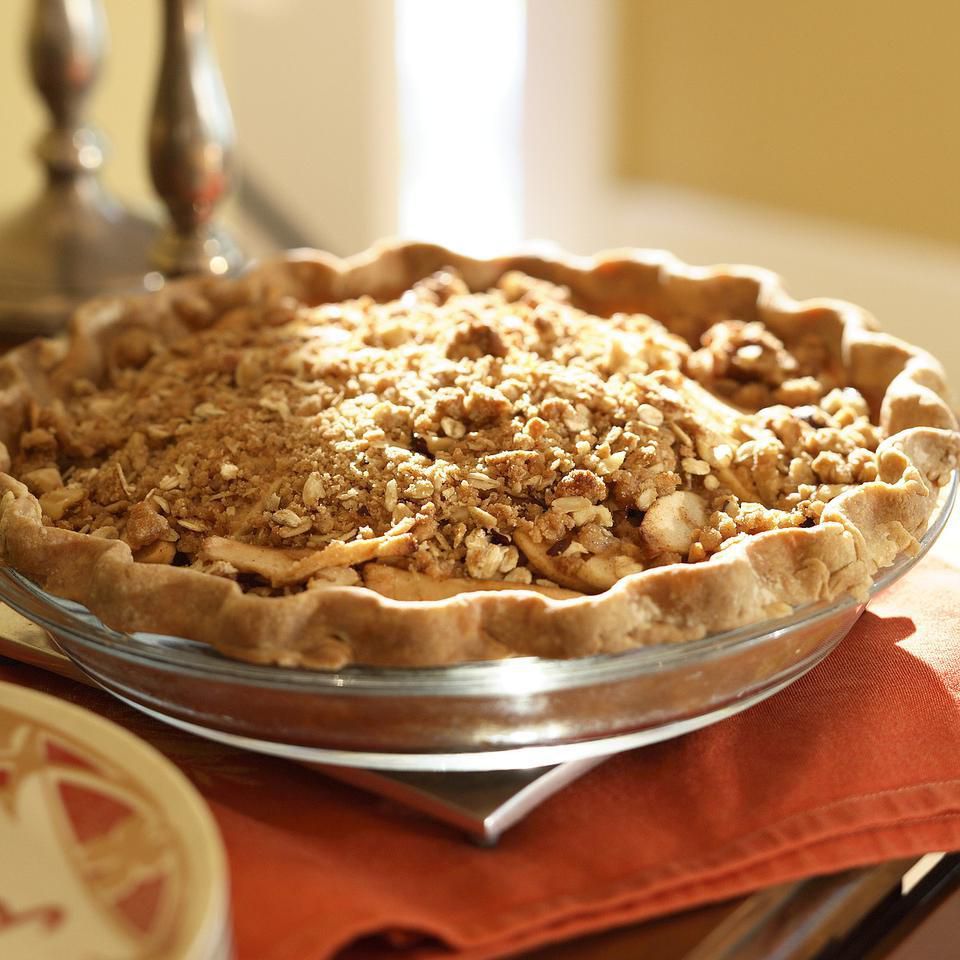 Oatmeal-Nut Crunch Apple Pie 